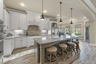 726 Stallion Cir, Angleton, TX 77515 - Photo 13