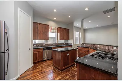 1609 Welch Street #B, Houston, TX 77006 - Photo 7