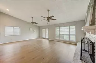 10523 Towne Square Rd, Sugar Land, TX 77498 - Photo 7