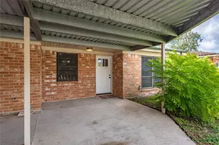 607 Debbie Ln, Alvin, TX 77511 - Photo 3