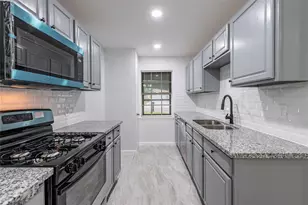 607 Debbie Ln, Alvin, TX 77511 - Photo 9