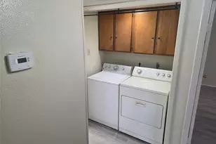 3025 Walnut Bend Ln, Houston, TX 77042 - Photo 19