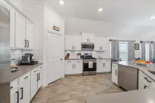 15023 Gulfstream Park Ave, Baytown, TX 77523 - Photo 7