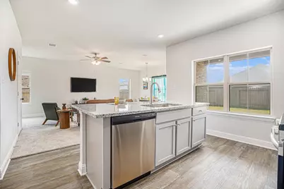 10 Greenbriar Loop, Angleton, TX 77515 - Photo 5