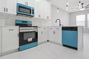 8216 Locksley Rd, Houston, TX 77078 - Photo 7