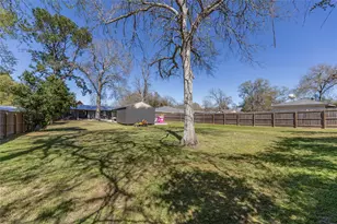 505 E Strauss St, Bellville, TX 77418 - Photo 19