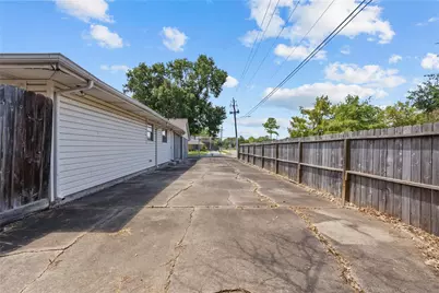 5762 Birdwood Road, Houston, TX 77096 - Photo 45