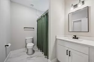 848 Fisher St, Houston, TX 77018 - Photo 21