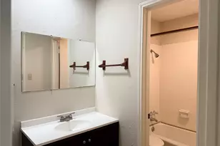 8952 Wilcrest Dr, Houston, TX 77099 - Photo 11