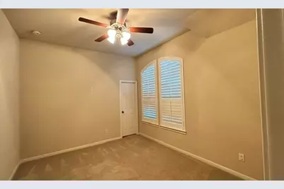 1002 Yaupon Square Lane, Houston, TX 77008 - Photo 13