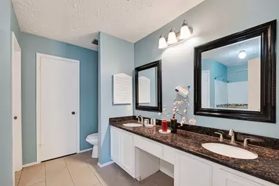 8122 Sandy Glen Lane, Houston, TX 77071 - Photo 17