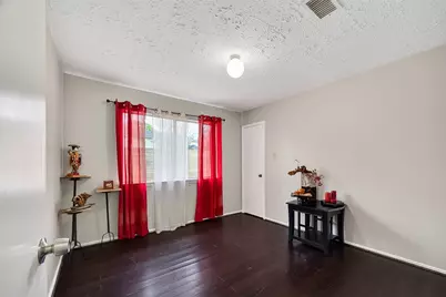 8122 Sandy Glen Lane, Houston, TX 77071 - Photo 15