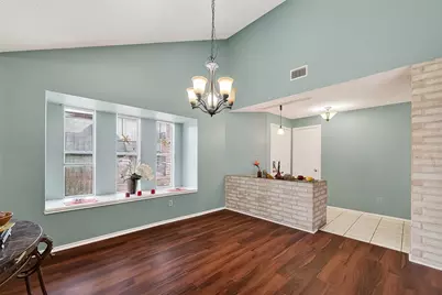 8122 Sandy Glen Lane, Houston, TX 77071 - Photo 5