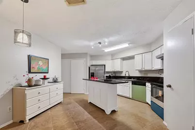 8122 Sandy Glen Lane, Houston, TX 77071 - Photo 11