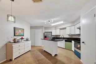 8122 Sandy Glen Ln, Houston, TX 77071 - Photo 11