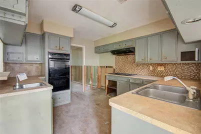 14249 Lost Meadow Lane, Houston, TX 77079 - Photo 11