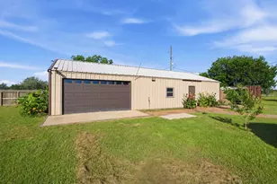 9318 E Creek Bend Dr, Needville, TX 77461 - Photo 43