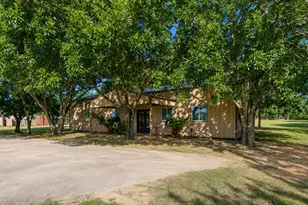 9318 E Creek Bend Dr, Needville, TX 77461 - Photo 3