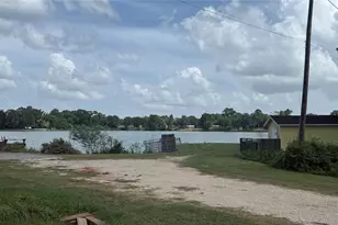 297 Hackberry Ln, Livingston, TX 77351 - Photo 5