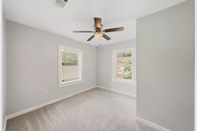 915 S Shanks Street, Clute, TX 77531 - Photo 13