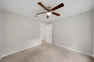 915 S Shanks St, Clute, TX 77531 - Photo 11