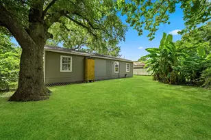 915 S Shanks St, Clute, TX 77531 - Photo 25