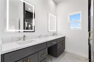 7330 St Lo Rd, Houston, TX 77033 - Photo 11