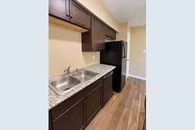 704 Ave B #5, La Marque, TX 77568 - Photo 5