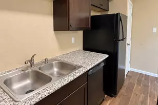 704 Ave B, La Marque, TX 77568 - Photo 5