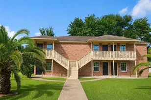 704 Ave B, La Marque, TX 77568 - Photo 1