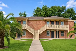 704 Ave B, La Marque, TX 77568 - Photo 1