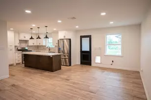 117 W Mahan St, Richwood, TX 77531 - Photo 9