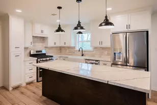 117 W Mahan St, Richwood, TX 77531 - Photo 1