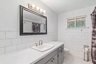 324 Woodlawn St, Sinton, TX 78387 - Photo 5