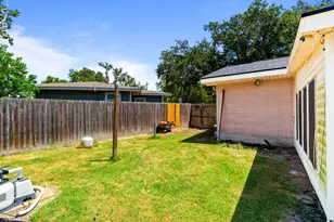 324 Woodlawn St, Sinton, TX 78387 - Photo 27