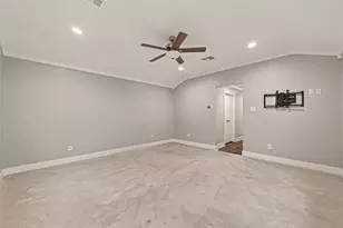 10606 Riverview Dr, Houston, TX 77042 - Photo 37