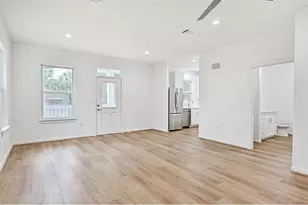 2311 53rd St, Galveston, TX 77551 - Photo 9