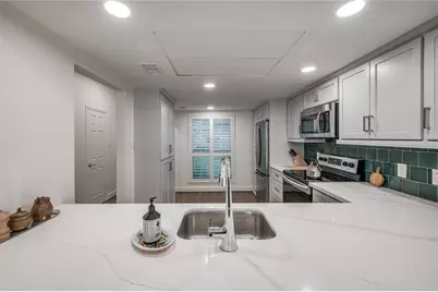 14723 Barryknoll Lane #107, Houston, TX 77079 - Photo 5