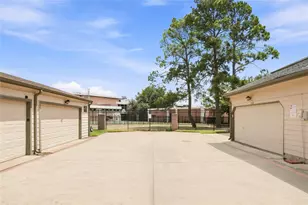 736 Country Pl Dr, Houston, TX 77079 - Photo 21