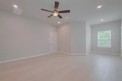 8933 Grovner Place, Houston, TX 77055 - Photo 15