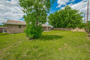 101 Wildrose St, Baytown, TX 77520 - Photo 31