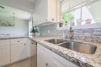 101 Wildrose Street, Baytown, TX 77520 - Photo 9