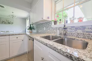 101 Wildrose St, Baytown, TX 77520 - Photo 9