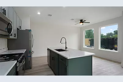 1313 Knight Street #2, Houston, TX 77022 - Photo 5
