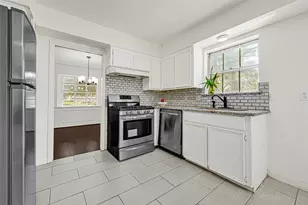 7702 Dashwood Dr, Houston, TX 77036 - Photo 13