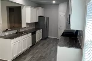 303 Woodhaven Dr, West Columbia, TX 77486 - Photo 5