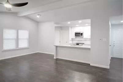 28 E Brookberry Court, The Woodlands, TX 77381 - Photo 3