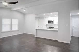 28 E Brookberry Ct, The Woodlands, TX 77381 - Photo 3