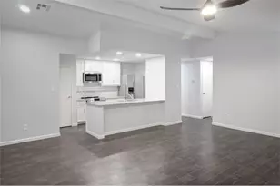 28 E Brookberry Ct, The Woodlands, TX 77381 - Photo 5
