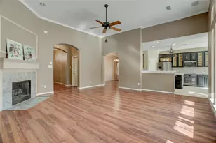 124 S Brooksedge Circle, The Woodlands, TX 77382 - Photo 11